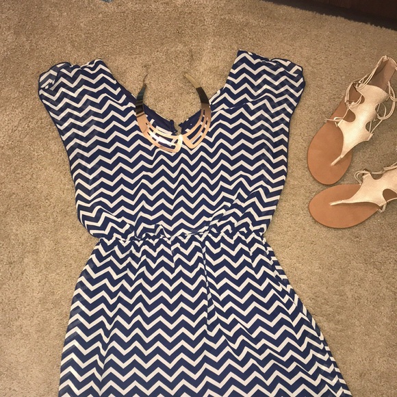 Speechless | navy and white chev women’s dress. L - Picture 6 of 8